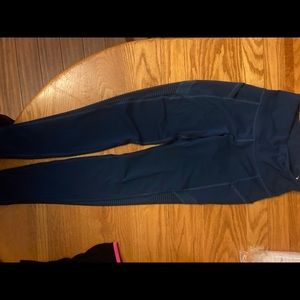 Blue leggings with phone pockets